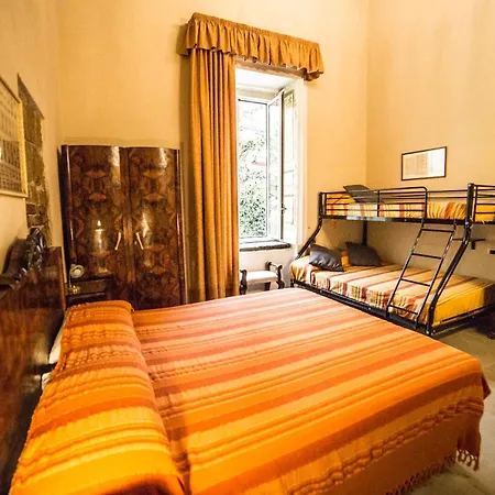 Alojamento de Acomodação e Pequeno-almoço Colonna Bed Nápoles