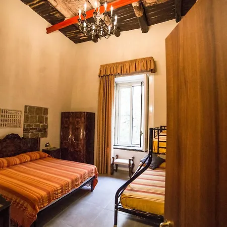 Nocleg ze śniadaniem Colonna Bed Neapol