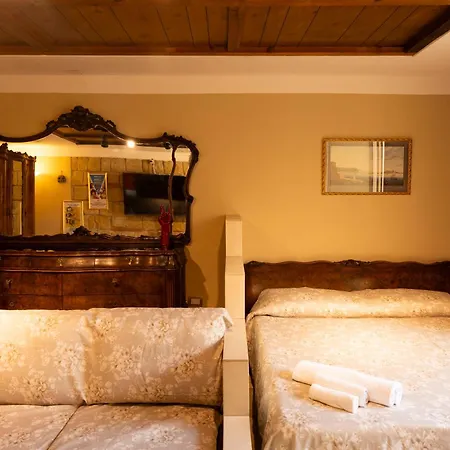 Colonna Bed Neapel