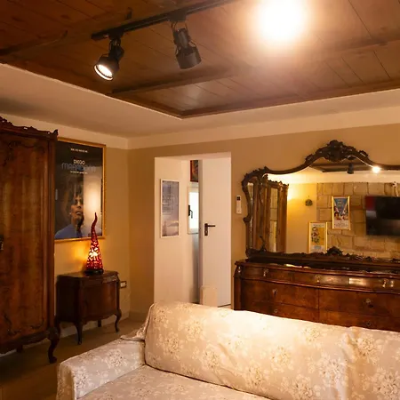 Colonna Bed ベッド・アンド・ブレックファスト