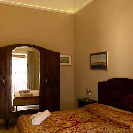 Colonna Bed 나폴리